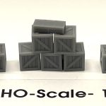 HO-Scale Stack of 5 3′ Cube Crates and 1 3′ x 5′ Crate, Type 2